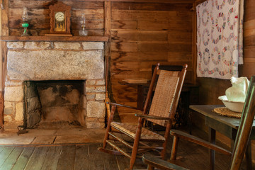 A Cabin for All Seasons: The Enduring Comfort of Log Homes in Iowa's Climate