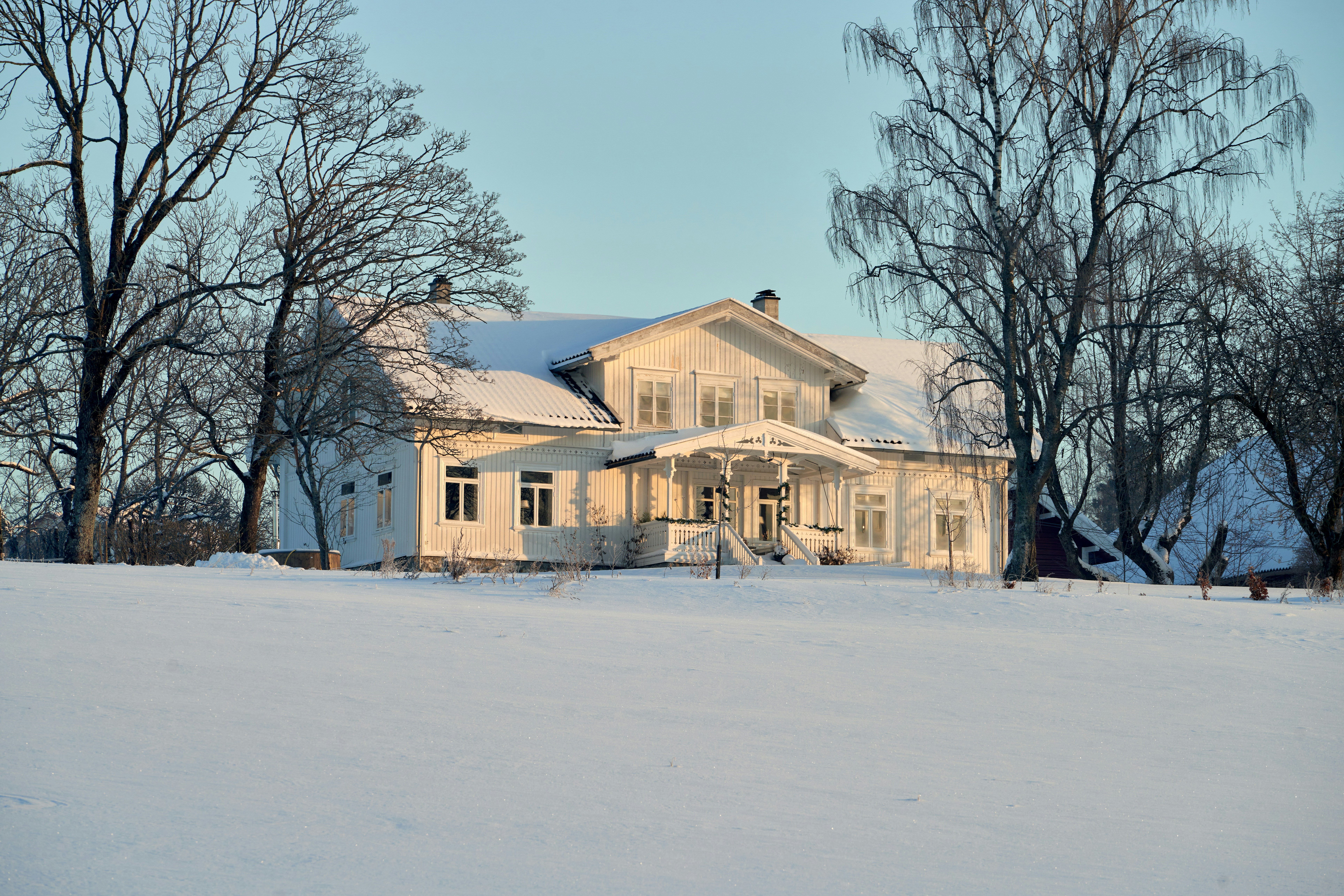 Acreage vs. In-Town: Which Loess Hills Property Type Wins in an Iowa Winter?