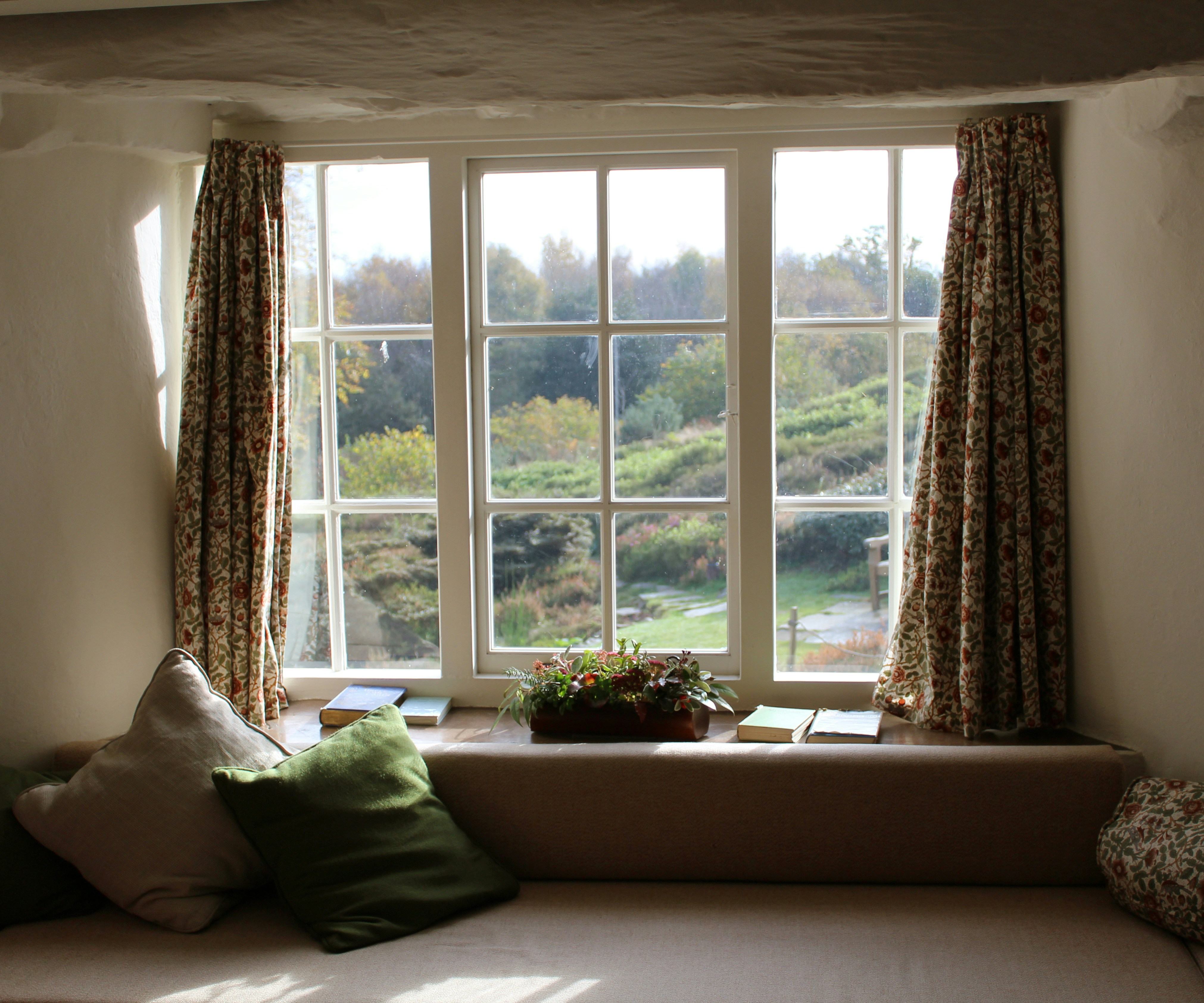 Clear Views & Low Bills: Why Energy-Efficient Windows are a Game Changer