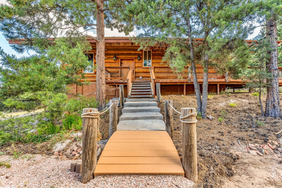 Cabins and Log Homes for Sale in Colorado’s Mountain Counties (2026 Guide)