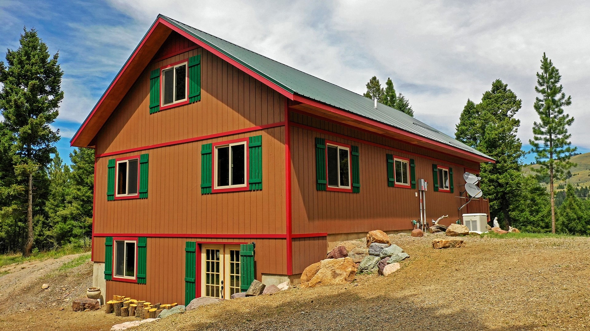 Waterfront Hunting Property With 2 Off Grid Homes