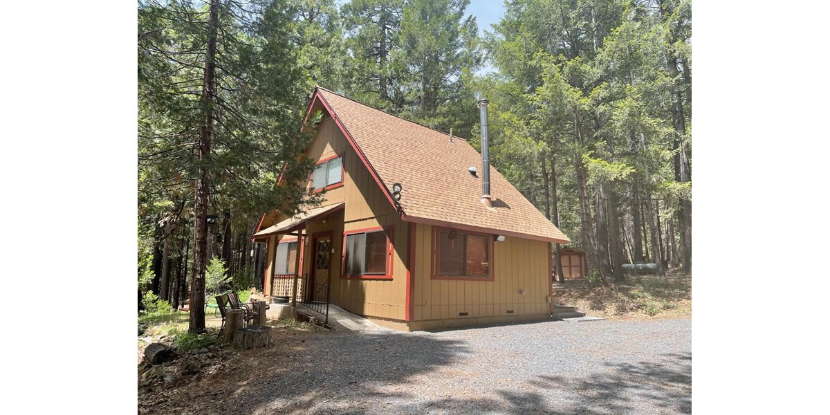 NORTHERN CALIFORNIA MOUNTAIN CABIN FOR SALE