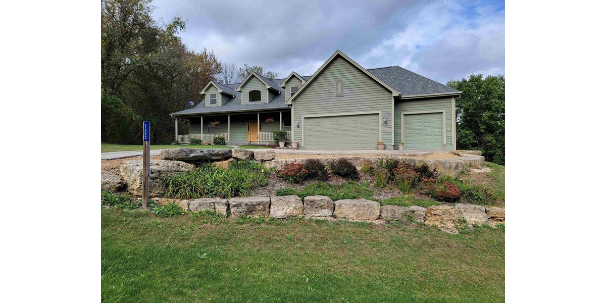 Beautiful Home on 16th hole of Eagle Ridge, Galena IL