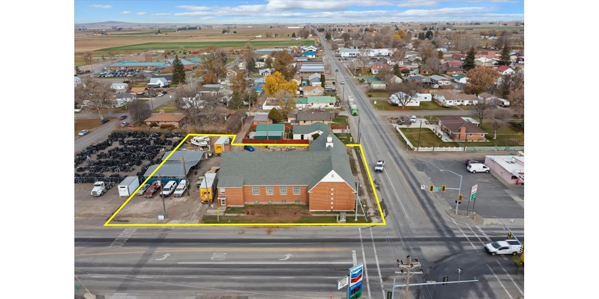 LARGE BUILDING ON MAIN INTERSECTION FOR SALE IN PAUL, ID