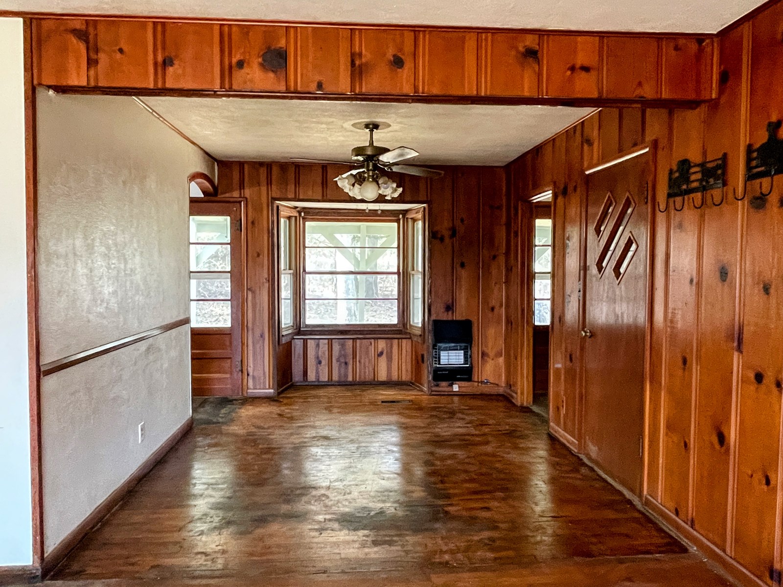 Fisherman's Paradise Near The River In The Missouri Ozarks