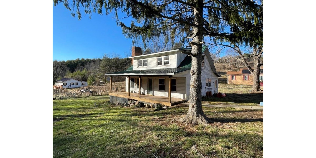 FIXER UPPER OR INVESTMENT PROPERTY FOR SALE IN HIWASSEE VA!