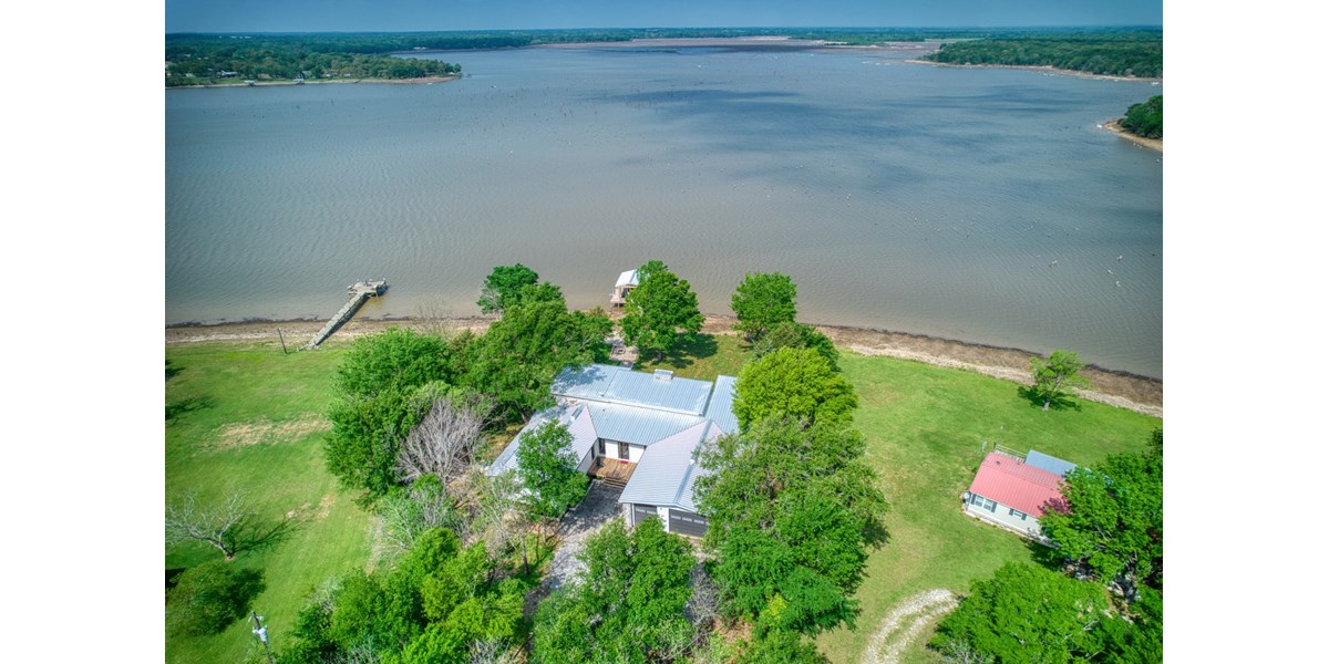 WATERFRONT HOME FOR SALE IN GROESBECK, TX LAKE LIMESTONE
