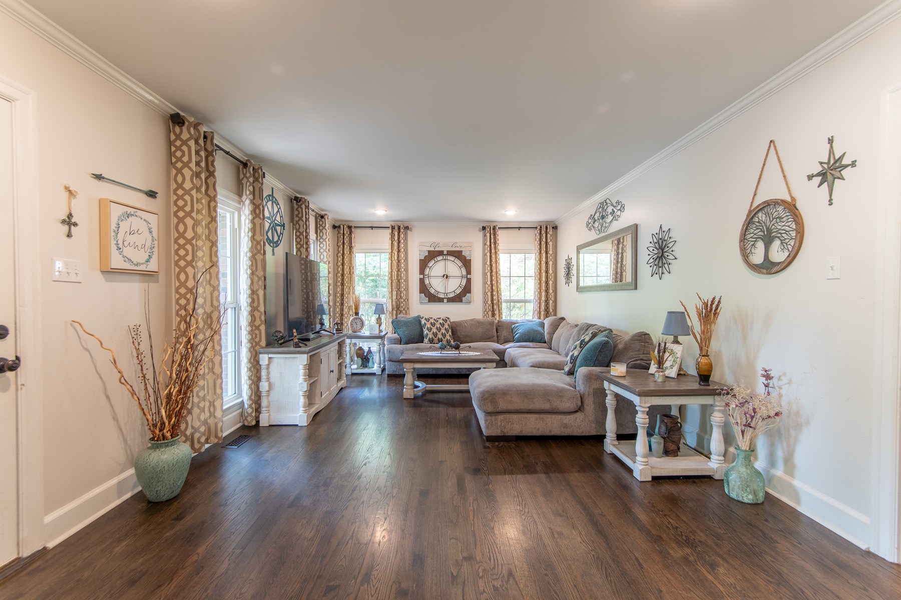 SPACIOUS BRICK HOME FOR SALE IN DYERSBURG, TENNESSEE