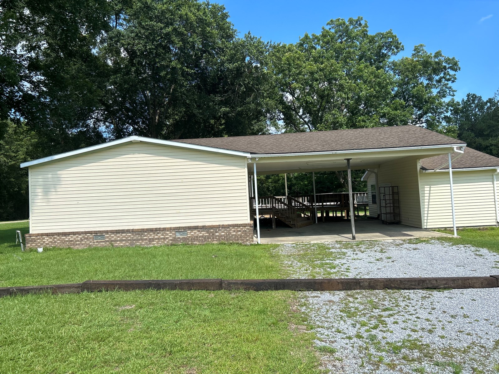 VERY NICE MOBILE HOME ON 1 ACRE WITH CARPORT AND STORAGE