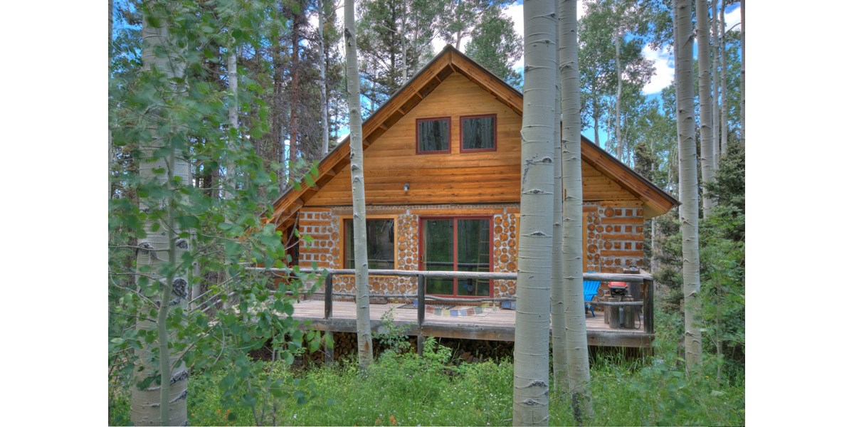 LOG CABIN FOR SALE NEAR TELLURIDE, COLORADO