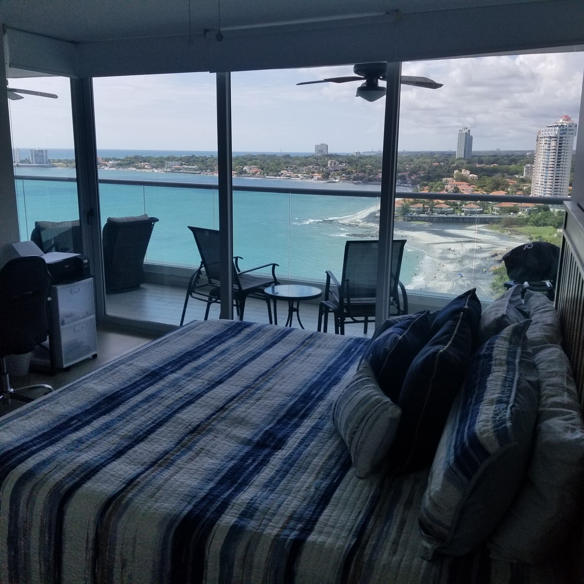 OCEANFRONT APARTMENT PH BAHIA RESORT NUEVA GORGONA