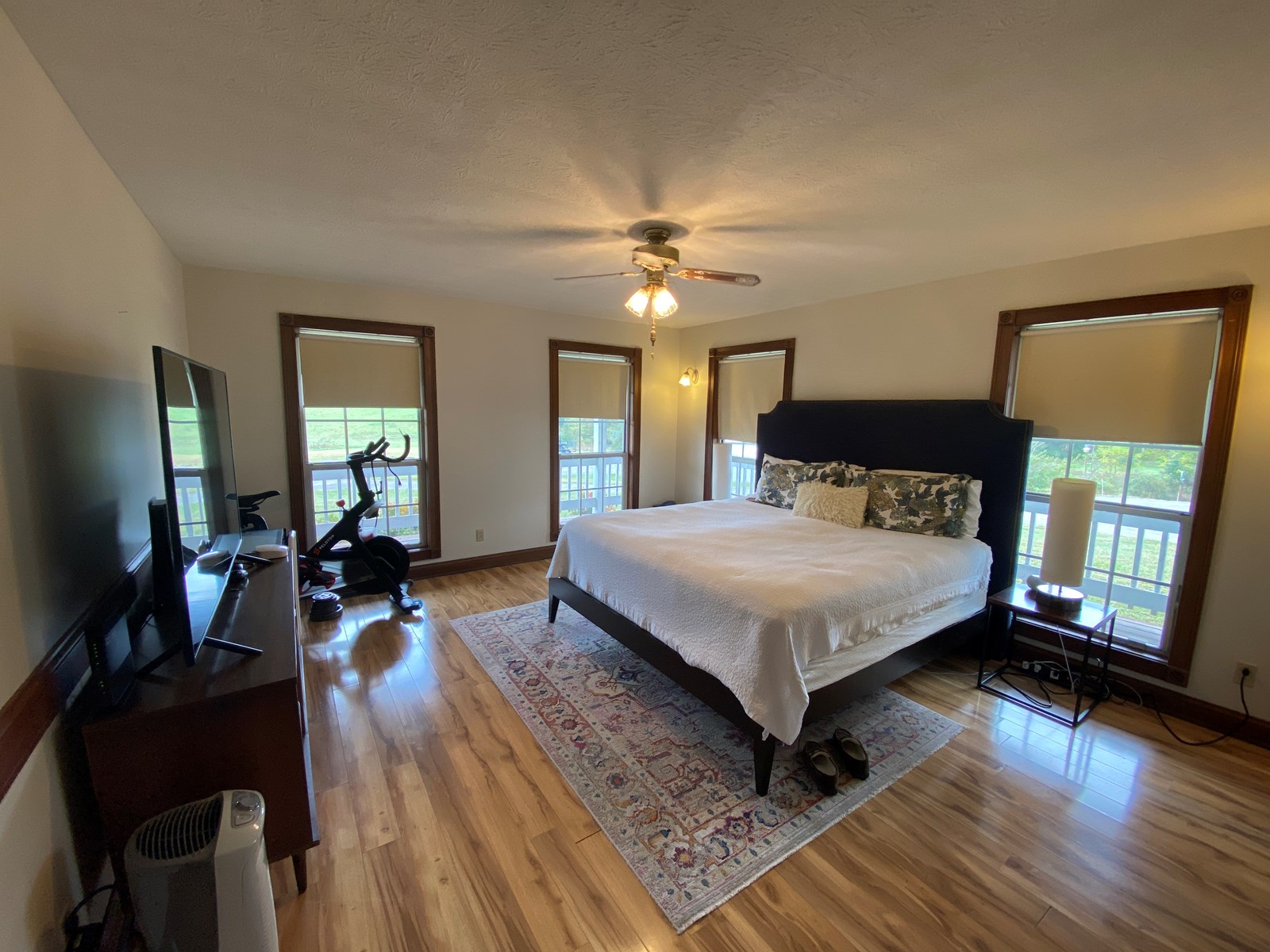 Luxury Country Home w/Acreage in Leitchfield, KY For Sale