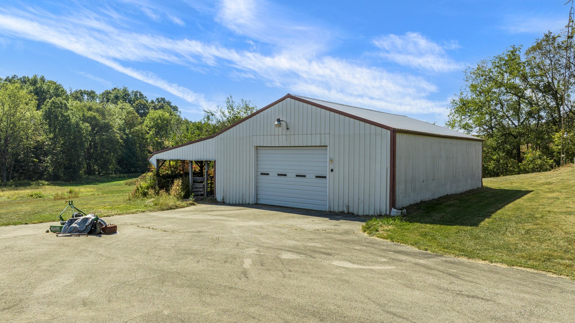 Luxury Country Home w/Acreage in Leitchfield, KY For Sale