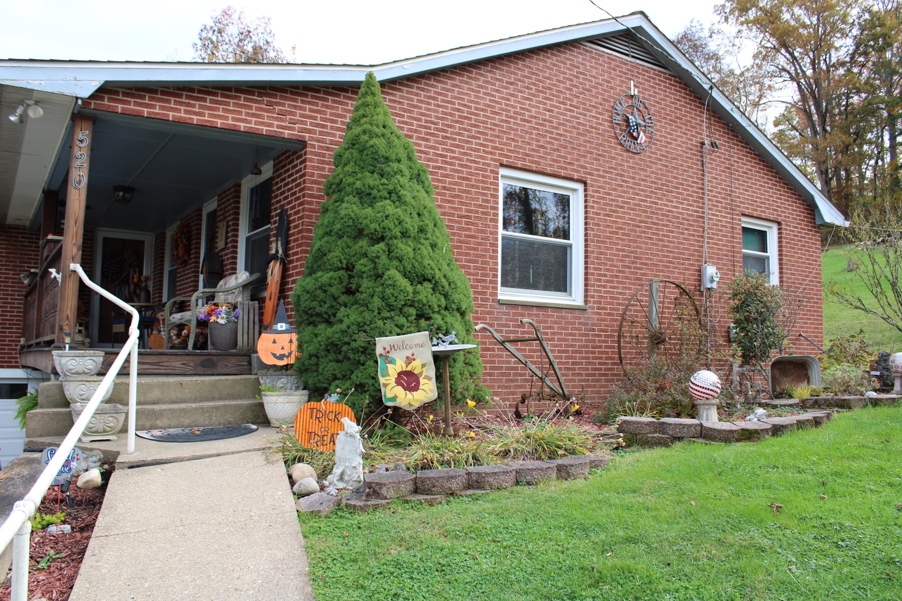 New Matamoras, OH Ranch Brick Home on 2.10 Acres