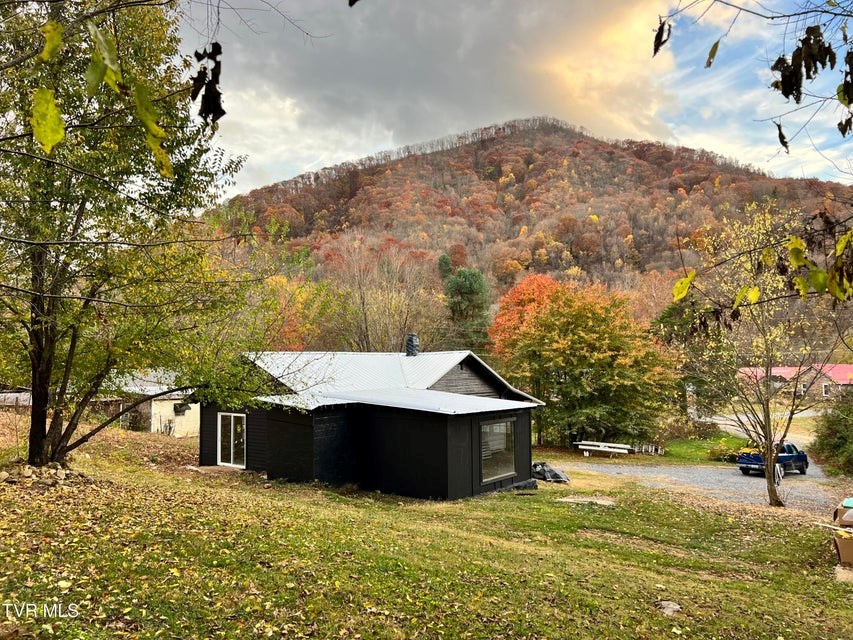 3 BR 2BA Farmhouse for sale in Elizabethton, TN