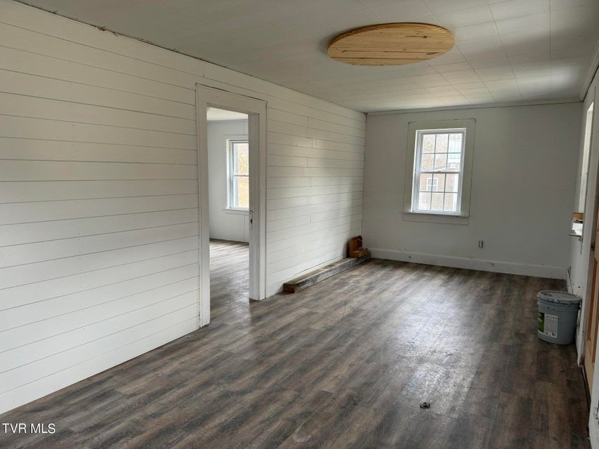 3 BR 2BA Farmhouse for sale in Elizabethton, TN