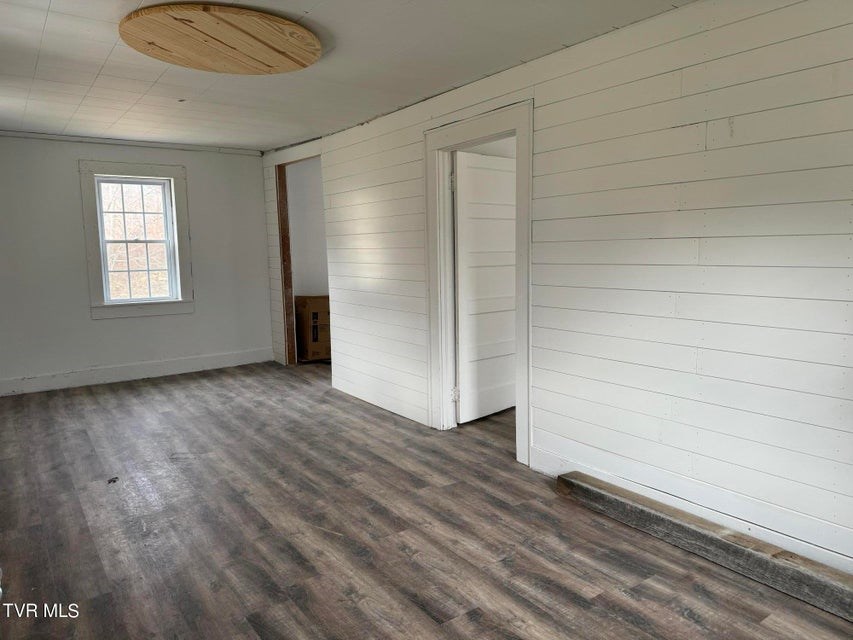 3 BR 2BA Farmhouse for sale in Elizabethton, TN