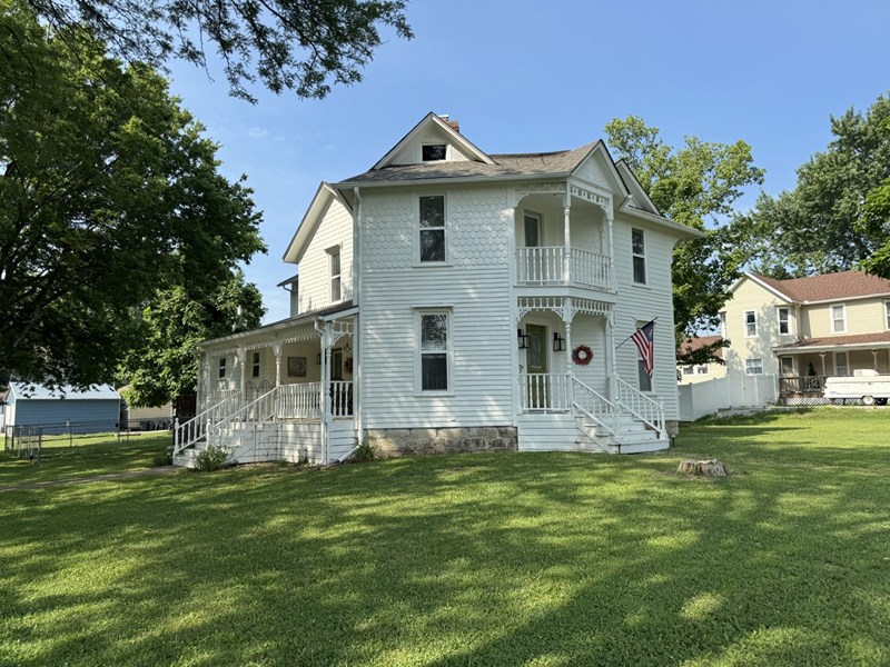 Home For Sale In Chanute, Ks