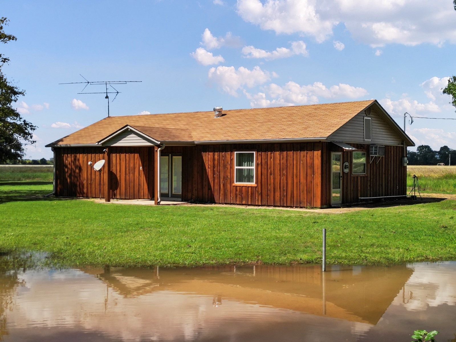 Hunting And Fishing Lakeside Retreat!!!